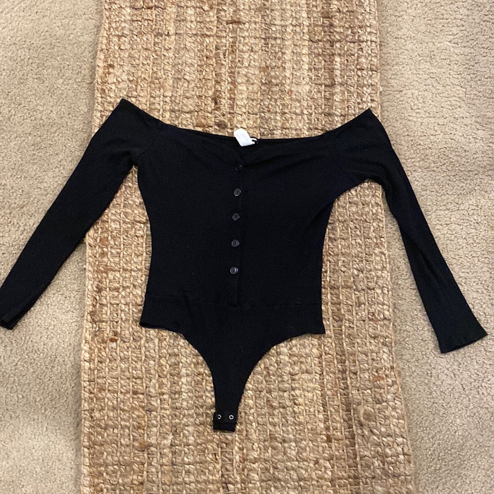 2x black body suit